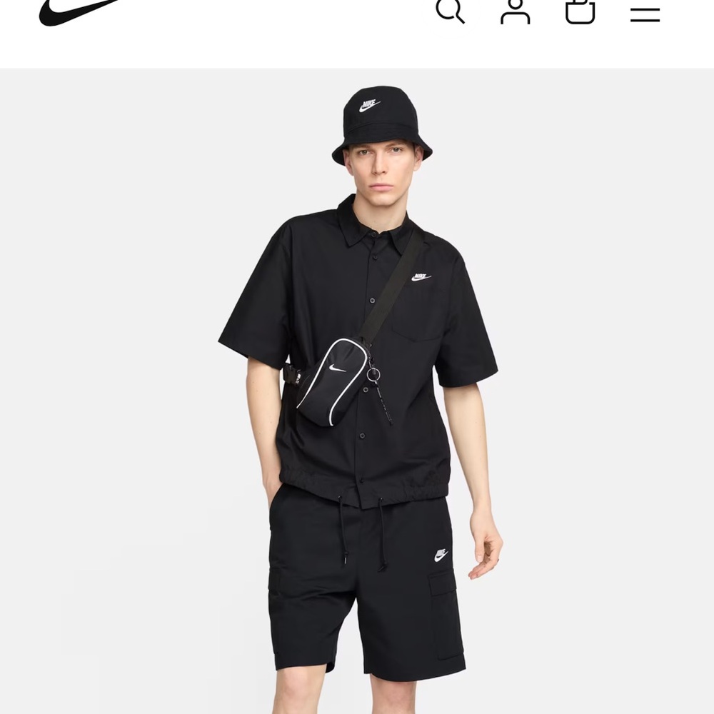 Nike Club
Men's Short-Sleeve Oxford Button-Up Shirt